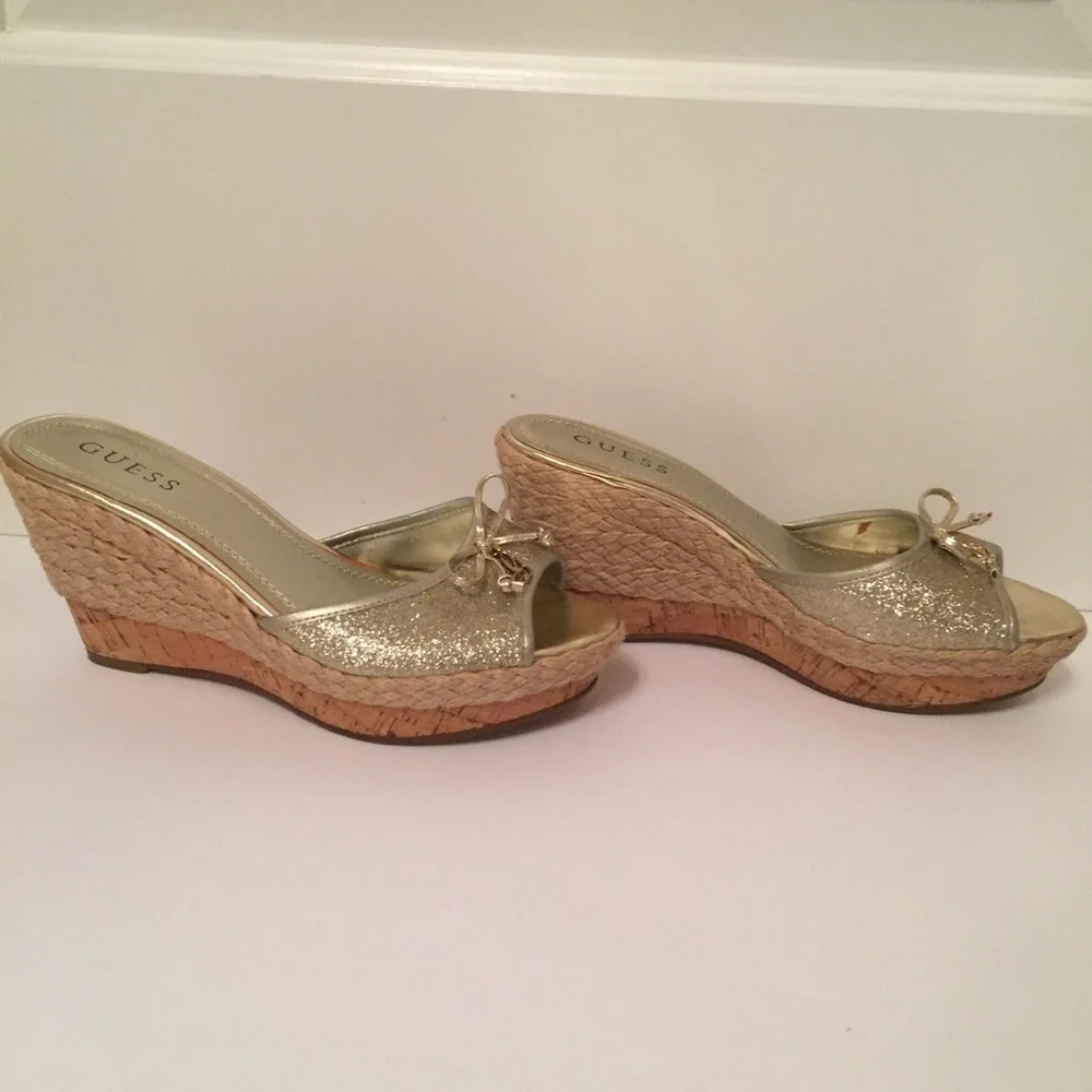 GUESS SHOES WEDGE PLATFORM SLIDES SANDALS GOLD GLITTER ROPE SIDES Size 7.5